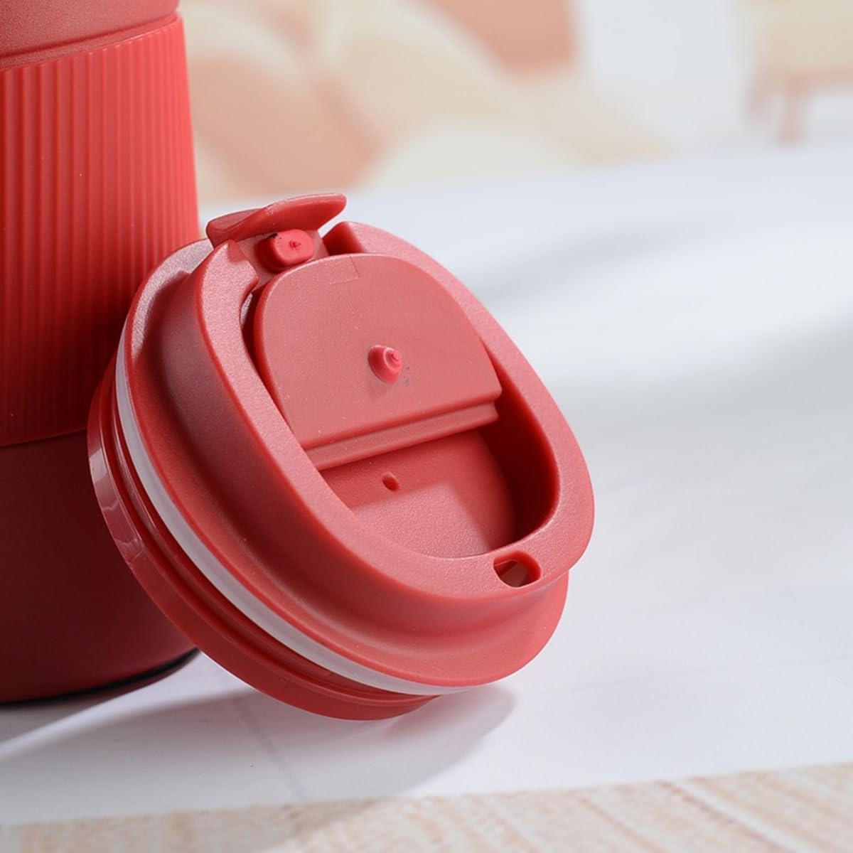 Stainless Steel Insulated Travel Coffee Mug Flip up Tumbler, Double wall Leak Proof Vacuum Cup Keep Drink Cold and Hot (Red, 17 Ounces) H5961